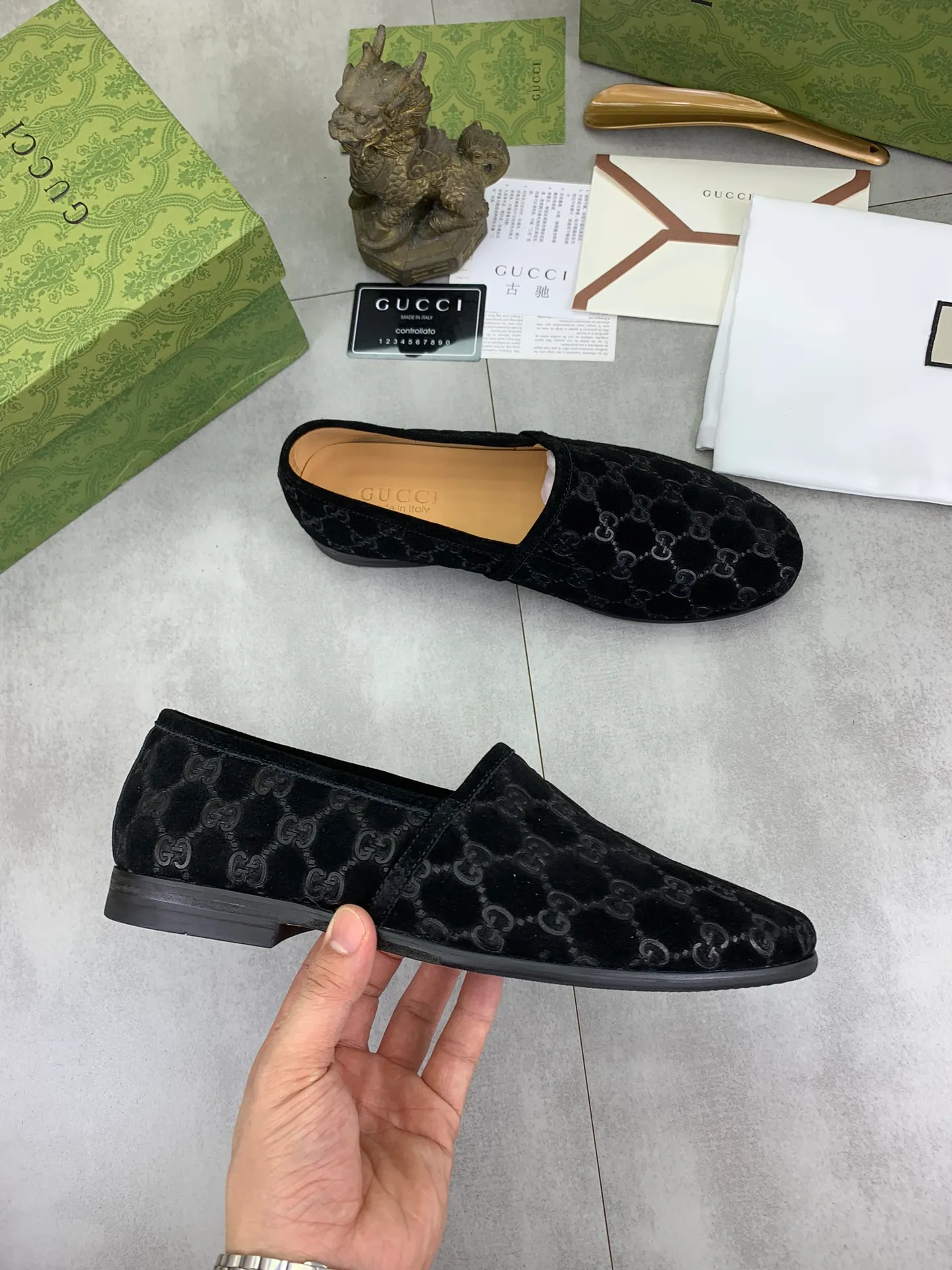 Men's Men's Shoes 💰P500💰【New Style】Water-dyed Niuli Gucci's most popular selection of lazy slip-on leather shoes (Gucci) official website latest Gucci lazy leather shoes, hot style 💥 simple and elegant style, exclusive for trendy men. Unique official website latest brand original double G embossing Elements 👑 Original Gucci decoration, fashionable and elegant, fabric original calfskin ✅ fully imported first-layer cowhide lining, official website designated wear-resistant, rubber business outsole, classic model taken at the counter in real life 🎬38-44 Various colors available